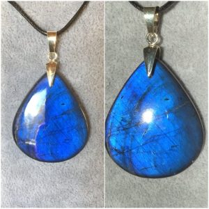 Pendentif labradorite de protection en forme de grosse goutte