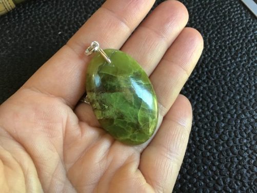 Pendentif opale verte de Madagascar grand oval