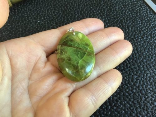 Pendentif opale verte de Madagascar grand oval
