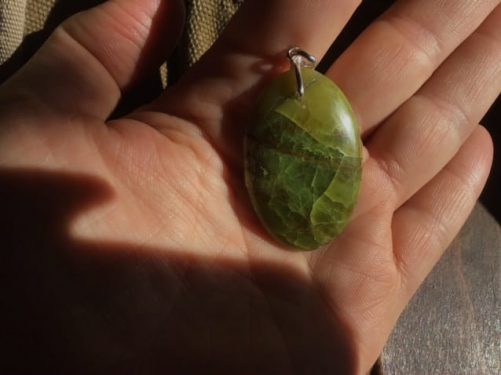Pendentif opale verte de Madagascar grand oval