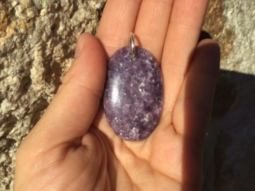 Pendentif lepidolite merveilleux