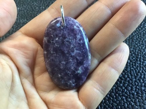 Pendentif lepidolite merveilleux