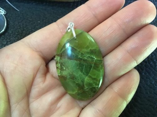 Pendentif opale verte de Madagascar grand oval