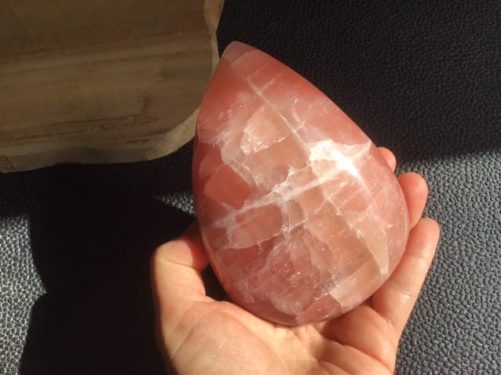 Grosse goutte free forme calcite rose