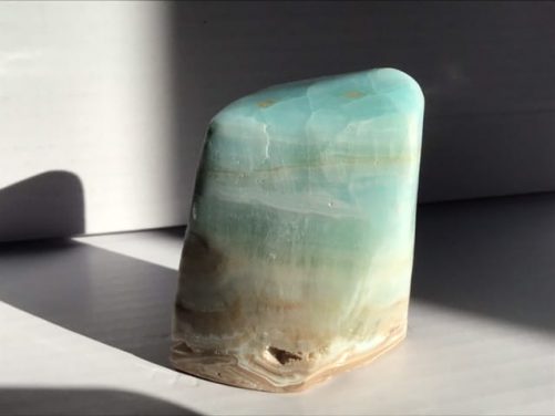 Forme libre calcite bleu pacifique