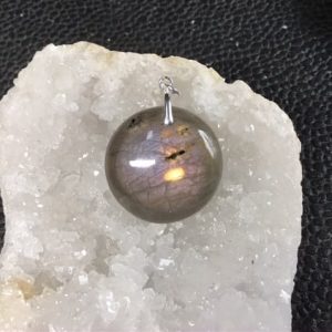 Pendentif labradorite violette rond
