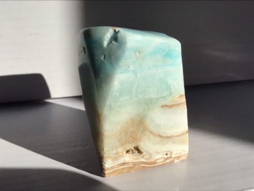 Forme libre calcite bleu pacifique