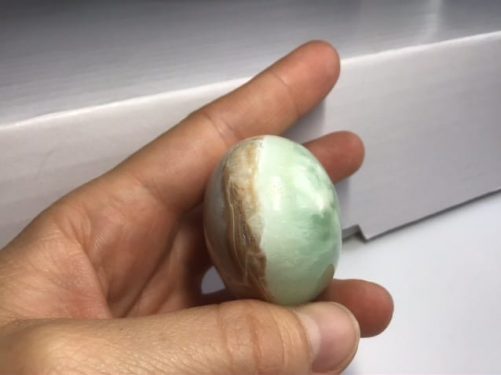 Galet calcite bleu vert aqua