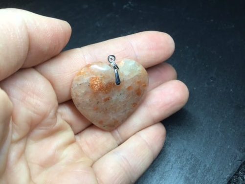 Pendentif pierre de soleil coeur