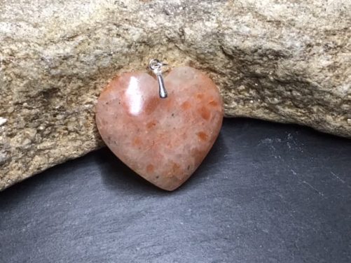 Pendentif pierre de soleil coeur