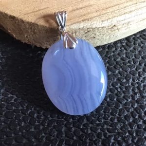 Pendentif calcedoine ovale