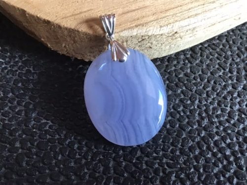 Pendentif calcedoine ovale