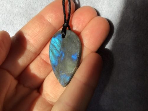 Pendentif labradorite bleu extrême pointe en bas
