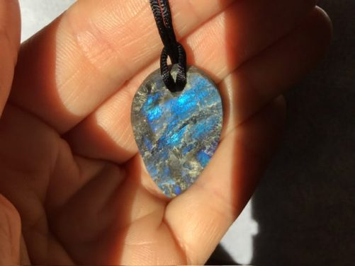 Pendentif labradorite bleu extrême pointe en bas