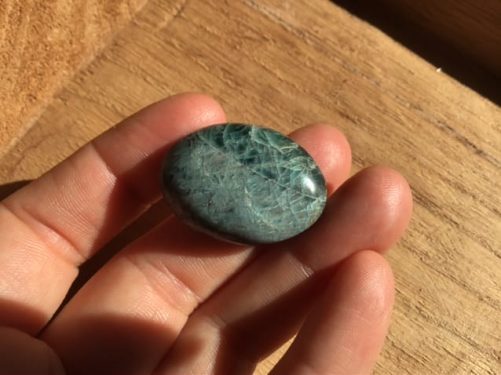 Mini galet apatite chatoyante