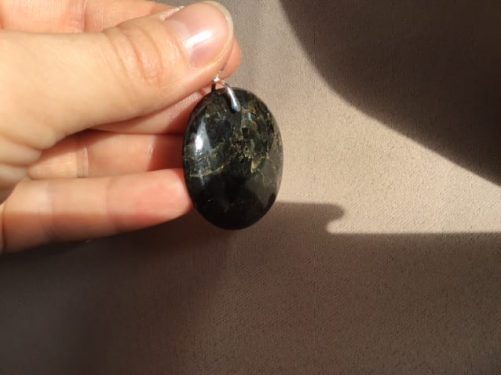 Pendentif larvikite rond
