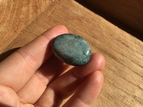 Mini galet apatite chatoyante