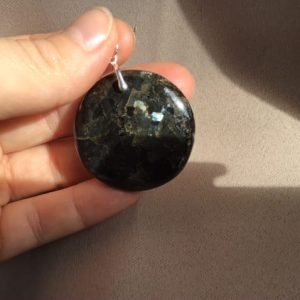 Pendentif larvikite rond