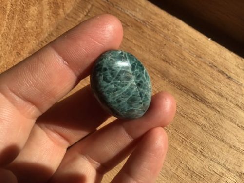 Mini galet apatite chatoyante