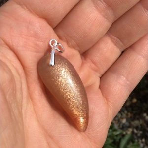Pendentif pierre de lune scintillant freeforme