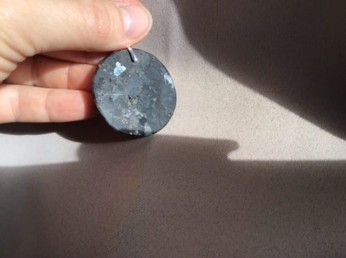 Pendentif larvikite rond