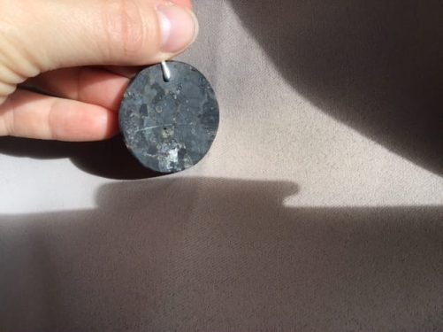 Pendentif larvikite rond