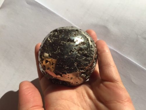 Sphère pyrite scintillante