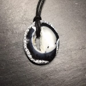 Pendentif ovale agate dendritique noir