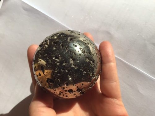 Sphère pyrite scintillante