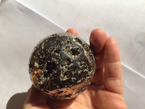 Sphère pyrite scintillante