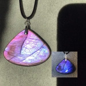 Labradorite violette telle une mer violette purple sea