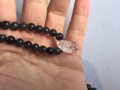 Collier tout en perles de labradorite