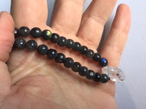 Collier tout en perles de labradorite