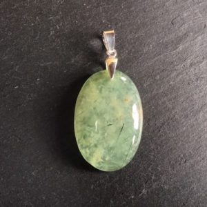 Pendentif prehnite