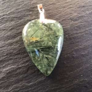 Pendentif prehnite goutte inversée