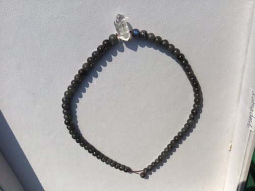 Collier tout en perles de labradorite