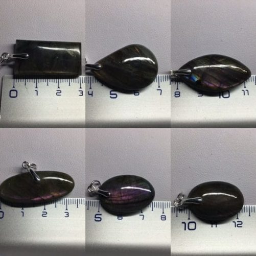 Petits pendentifs labra orange et violette