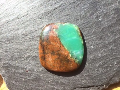 Cabochon carre de chrysoprase