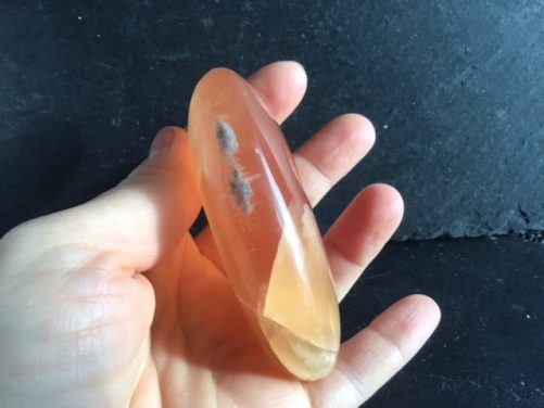 Gros galet calcite miel