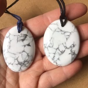 Pendentifs en howlite