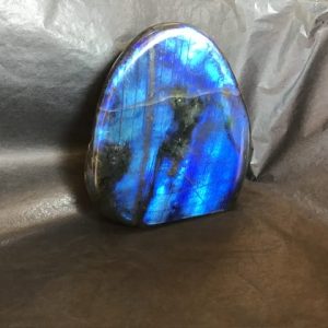 Forme libre labradorite bleue Madagascar