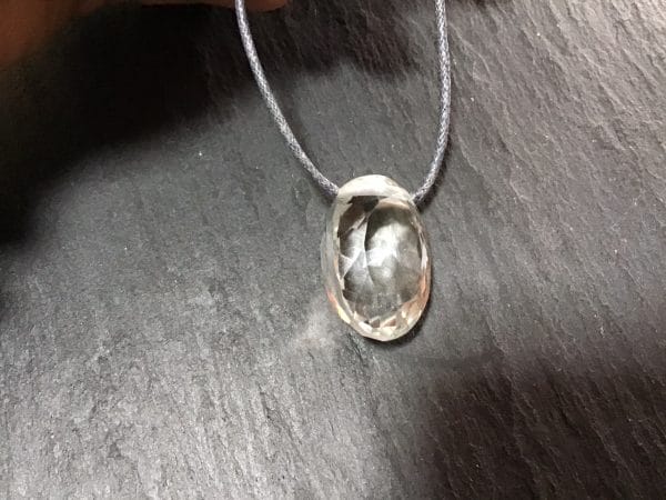Pendentif-cristal-de-roche