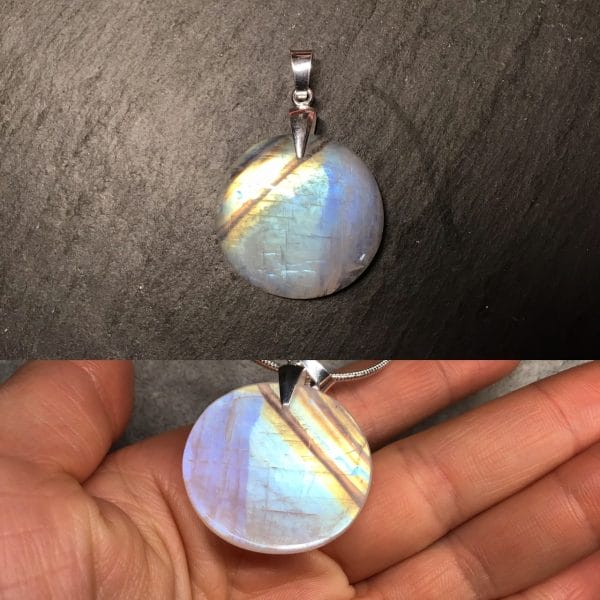 Pendentif-rond-pierre-de-lune-arc-en-ciel