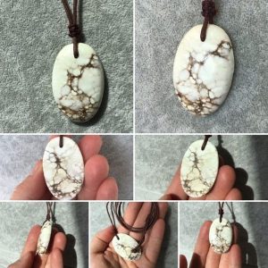 Magnesite naturelle sur cordon