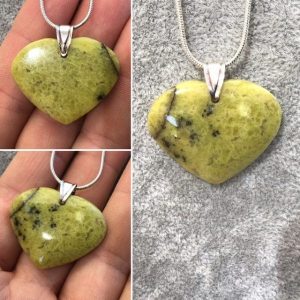 Pendentif cœur en opale verte