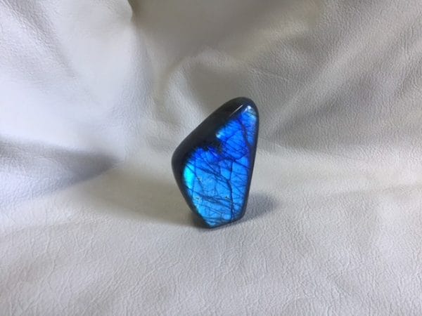 Mini-forme-libre-bleu-azur-labradorite