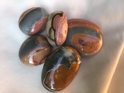 Galets de Madagascar en jaspe polychrome
