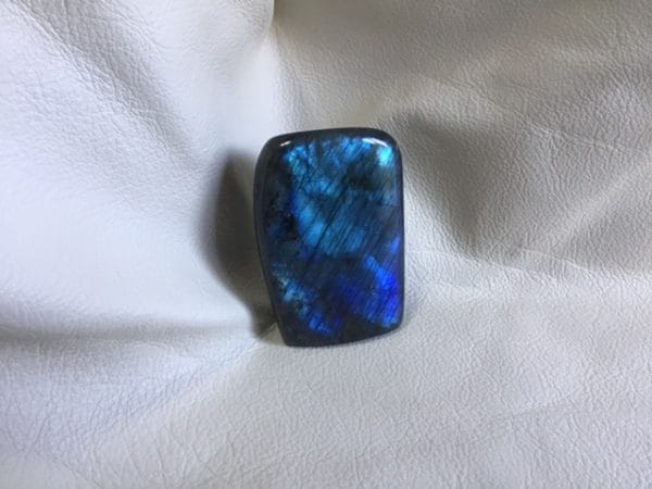 Labradorite-de-protection-bleue