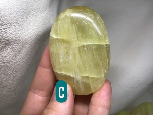 Galet calcite jaune
