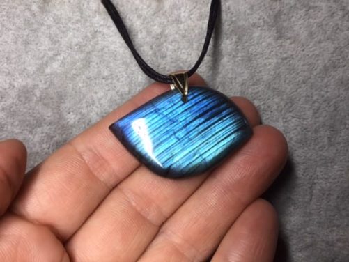 Labradorite en pendentif forme imaginaire